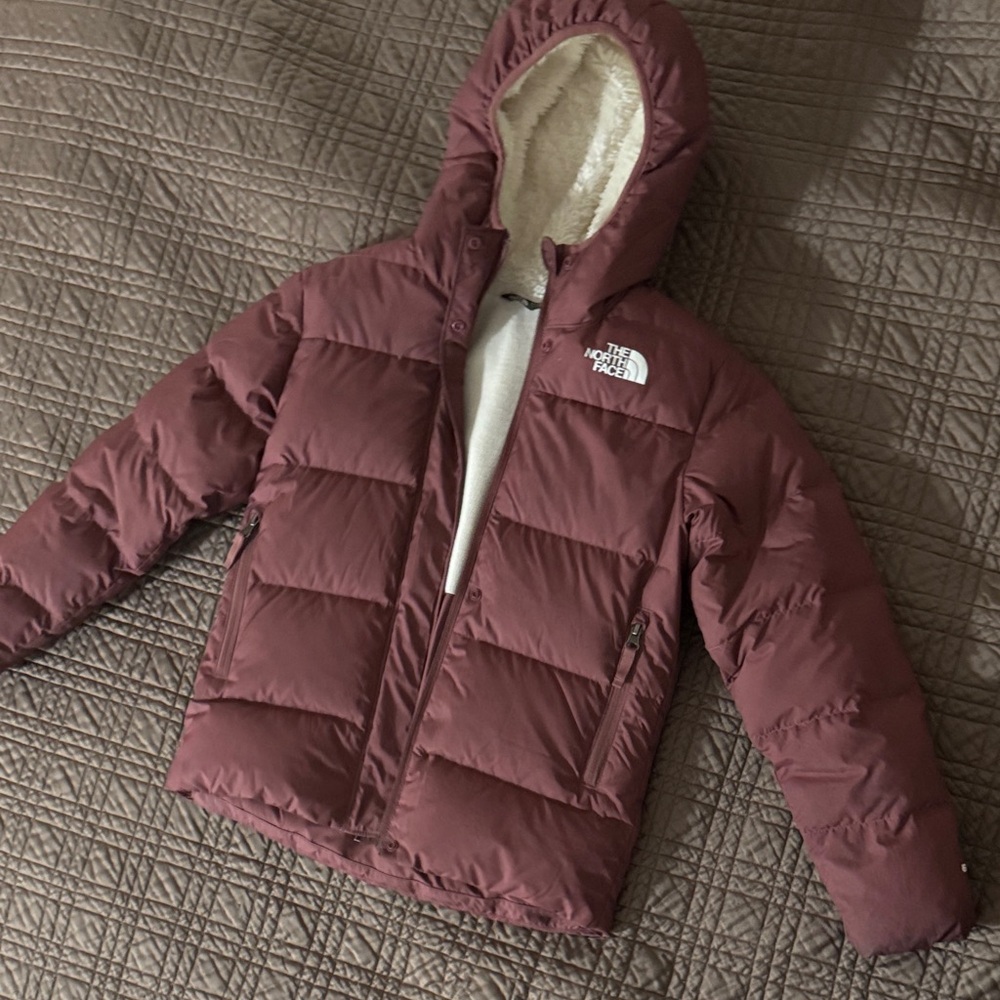 The North Face Hooded Puffer Jacket in dark rose